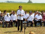 jokowi-panen-raya-di-indramayu_20150318_193914.jpg