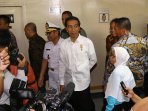 jokowi-pantau-pelayanan-pelabuhan_20150617_173721.jpg