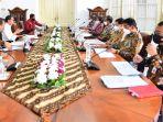 jokowi-pratikno-menerima-dewan-gelar-tanda-jasa.jpg