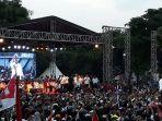 jokowi-saat-berkampanye-di-alun-alun-brebes-2.jpg