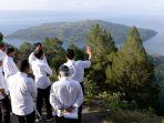 jokowi-saat-meninjau-danau-toba_1.jpg