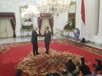 jokowi-salaman-dengan-presiden-fifa.jpg