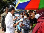 jokowi-salurkan-bansos-pasar-kanoman-nih3.jpg