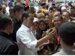 jokowi-serahkan-sertifikat-warga-gresik_1.jpg