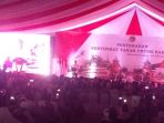 jokowi-serahkan-sertipikat-tanah-di-jakarta-selatan_20181023_180927.jpg