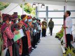 jokowi-serahkan-sk-hutan-sosial-nih4.jpg
