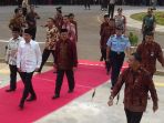 jokowi-tiba-di-masjid-raya-kh-hasyim-asyari_20170415_112319.jpg