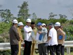 jokowi-tinjau-calon-lahan-ibu-kota-baru-di-kaltim_20190507_185918.jpg