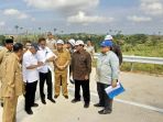 jokowi-tinjau-calon-lahan-ibu-kota-baru-di-kaltim_20190507_190120.jpg
