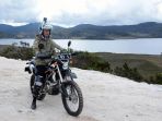 jokowi-tinjau-jalan-trans-papua-dengan-mengendarai-motor-trail_20170510_174523.jpg
