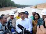 jokowi-tinjau-pembangunan-tol-trans-sumatra-di-lampung_20151106_221818.jpg