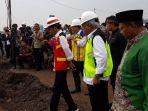 jokowi-tinjau-proyek-tol-air-terowongan-nanjung.jpg