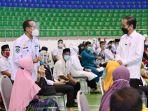 jokowi-tinjau-vaksinasi-massal-di-riau-nih3.jpg