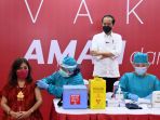 jokowi-tinjau-vaksinasi-massal-di-tm-thamrin-city_20210503_214047.jpg