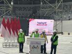 jokowi-topping-off-indoor-stadium-gbk.jpg