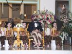 jokowi-ucapkan-selamat-atas-pengukuhan-kgpaa-mangkunegara-x_20220313_195858.jpg