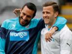 jonas-gutierrez-dan-ryan-taylor_20150603_002417.jpg