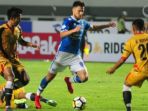 jonathan-bauman-menerobos-pertahanan-mitra-kukar_20180410_051711.jpg