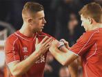 jordan-henderson-dan-steven-gerrard-ban-kapten_20150721_062434.jpg