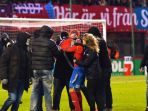 jordan-larsson-jadi-korban-ketidakpuasan-fans-klub_20161121_122913.jpg