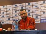 jordi-amat-saat-menghadiri-sesi-pre-match-conference.jpg