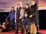 jordi-gomez-n-adam-johnson-as-a-catwalk-model_20141126_085008.jpg