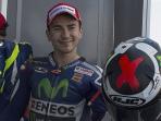 jorge-lorenzo-angkathelm_20151006_125936.jpg