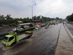 jorr-tergenang-air-hujan-akibatkan-macet_20161005_153631.jpg