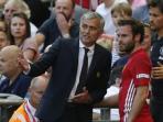 jose-mourinho-beri-arahan-pada-juan-mata_20160929_151458.jpg