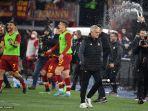 jose-mourinho-depan-kanan-bereaksi-pada-akhir-pertandingan.jpg