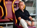 jose-mourinho-melihat-sebelum-presentasi-resmi-tim-as-roma.jpg