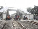 jpo-di-atas-jalur-rel-kereta-api-tidak-dipungsikan_20150928_215838.jpg