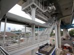 jpo-halte-transjakarta-koridor-xiii-terlalu-tinggi_20170110_204542.jpg