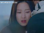 ju-kyung-memeluk-su-ho-true-beauty-episode-11.jpg