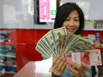 jual-beli-dollar_20150827_144657.jpg
