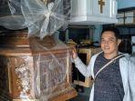 jual-beli-peti-mati-cerita-ada-yang-aneh.jpg