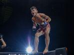 juara-dunia-one-featherweight-thanh-le.jpg