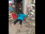 juariah-ditemukan-tewas-tangannya-masih-memegang-kabel-listrik_20170308_073658.jpg