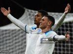 jude-bellingham-kiri-bersama-rekannya-phil-foden.jpg