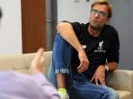 juergen-klopp-duduk-santai-saat-diwawancarai-dailymail-di-kantornya_20160905_170832.jpg