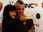julia-perez-bersama-radja-nainggolan_20170611_032518.jpg