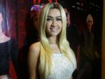 julia-perez-saat-pemutaran-perdana-film_20160406_234754.jpg