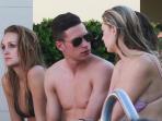 julian-draxler-bersama-wanita_20160719_171854.jpg