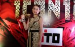julie-estelle-pemenang-kategori-best-celebrity-actress_20141127_141050.jpg