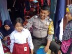 julizah-mencoba-baju-sekolah-yang-pekanheran-bripka-arief-sanjaya_20180702_191726.jpg
