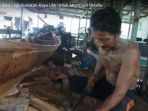 jumadi-tak-bisa-lagi-gunakan-kayu-ulin-untuk-membuat-perahu_20170715_172609.jpg