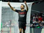 junior-messias-cetak-gol-ole.jpg