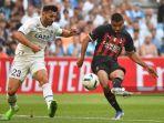 junior-messias-saat-laga-melawan-marseille.jpg