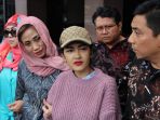 jupe-beri-support-managernya-di-mapolres-jaksel_20170203_113506.jpg