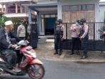 juragan-dump-truck-di-tulungagung-diciduk-densus-88-temukan-2-pistol-istri-dan-anak-ikut-diamankan.jpg